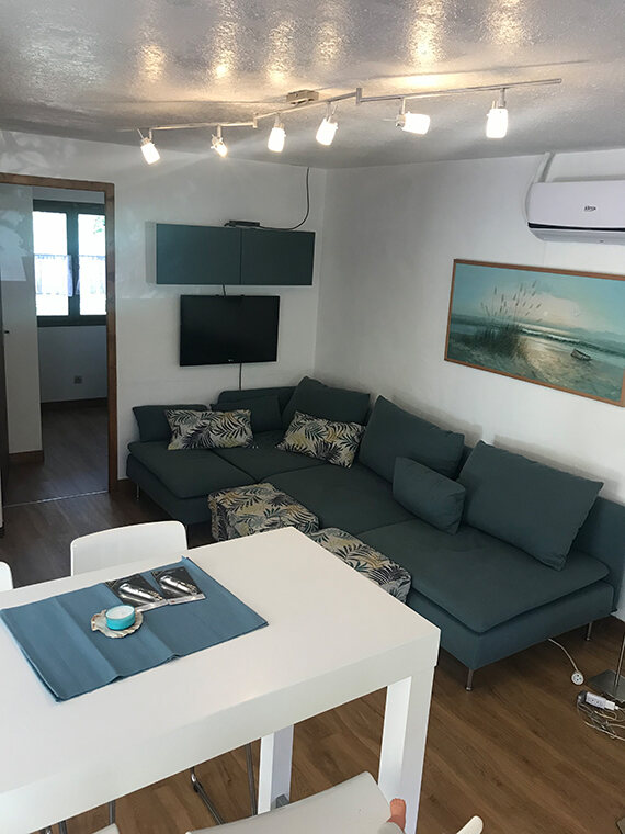 Wohnbereich mit Couch und Couchtisch – Ferienhaus Egypte 9 West, Euronat