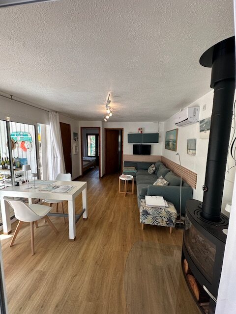 Wohnbereich mit Kamin und Essbereich – Ferienhaus Egypte 9 West, Euronat